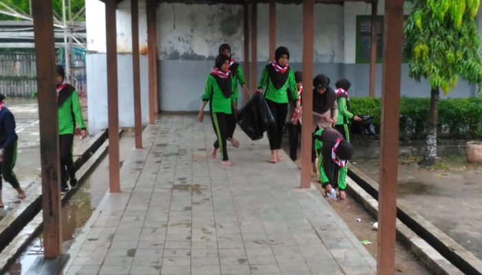 Baksos Lingkungan Sekolah